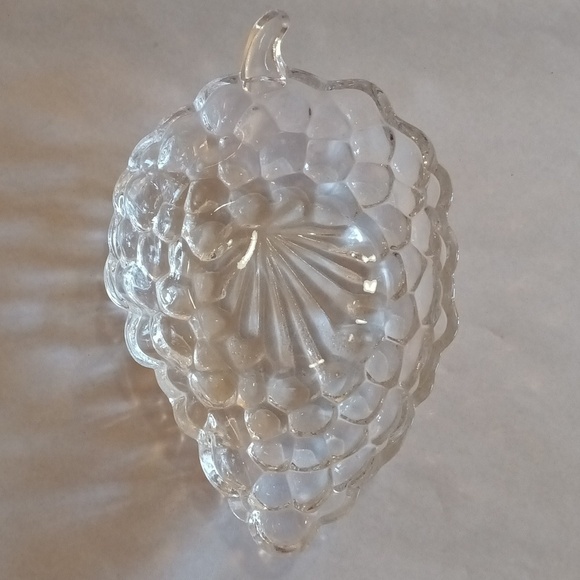 VTG Anchor Hocking glass bunch of grapes shaped dish with stem EUC candy dish - Picture 1 of 7